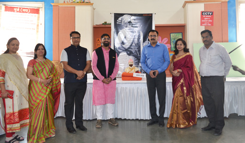 Chief Guest of Weapon Exhibition Mr & Mrs Viresh Prabhu, Mrs Pushpa Agrawal, Mrs Swati Chavan, Shri Anil Patil & Principal Shivanand Shiragave