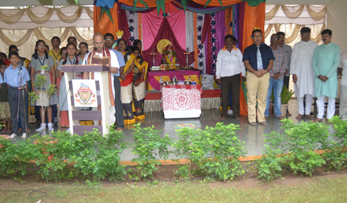 Art of living Family for Ganesha's Aarti