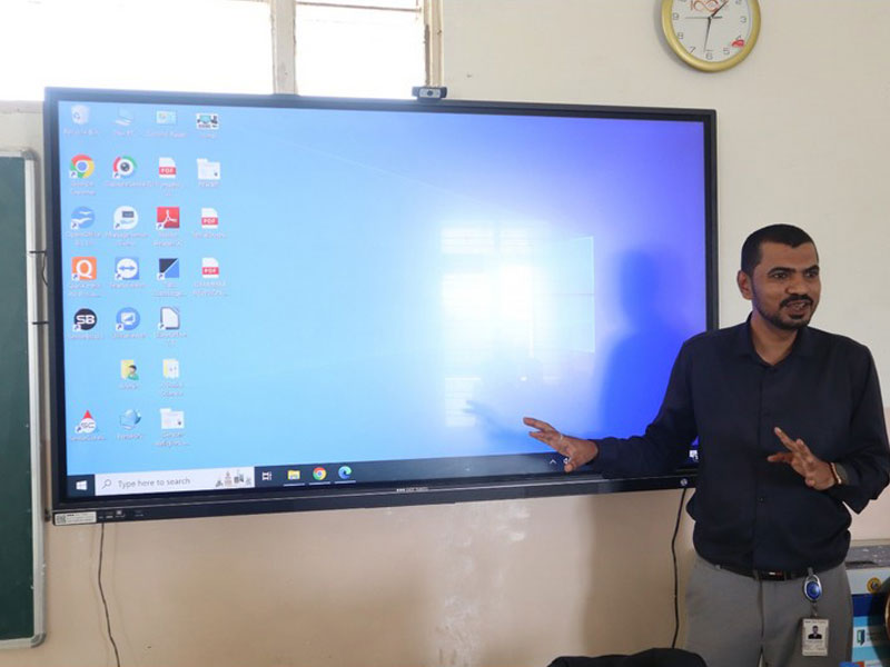 Smart Board Training by Mr Pradeep Kalshetty